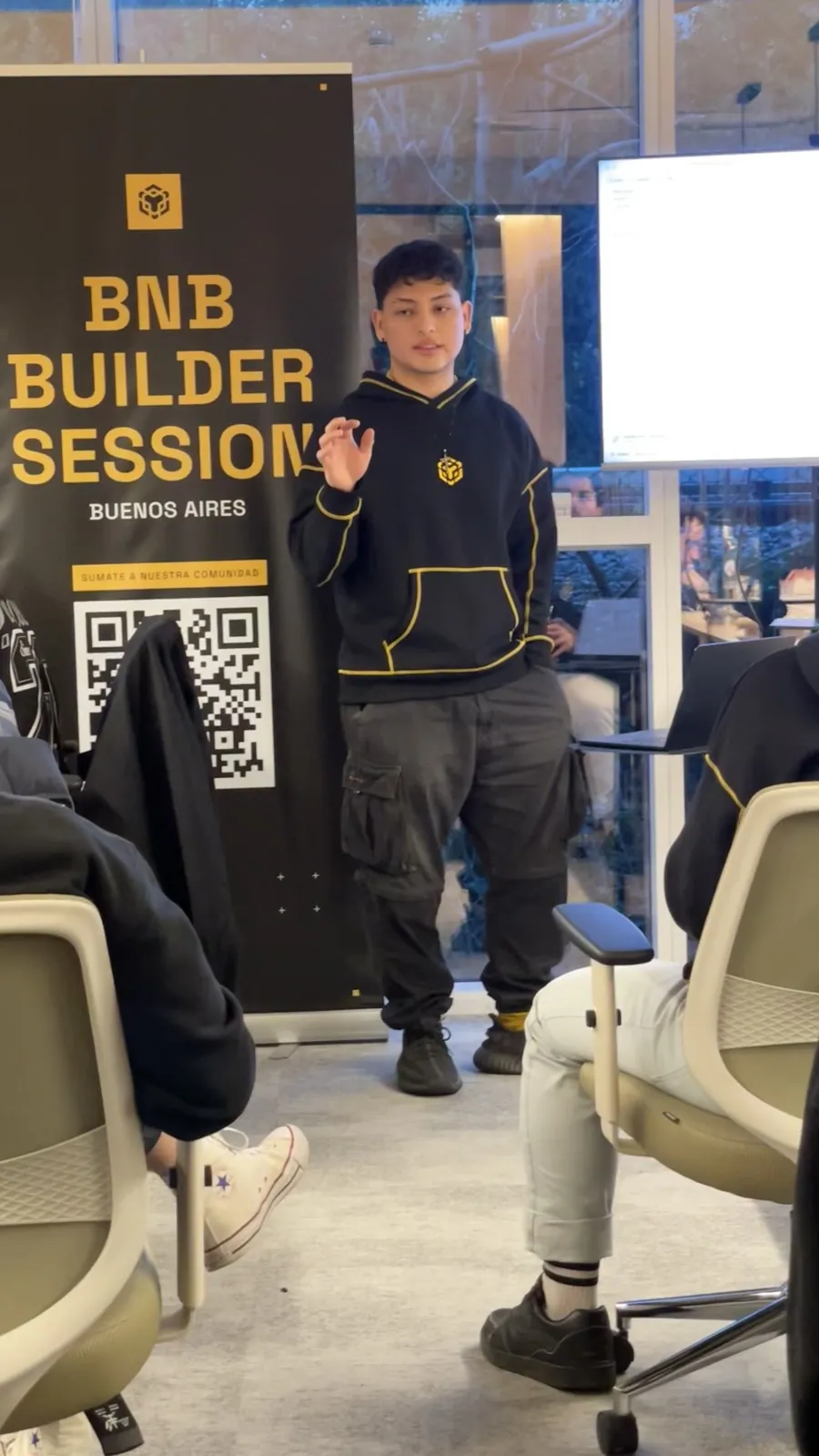 Steven next to the BNB Builder Session Buenos Aires banner