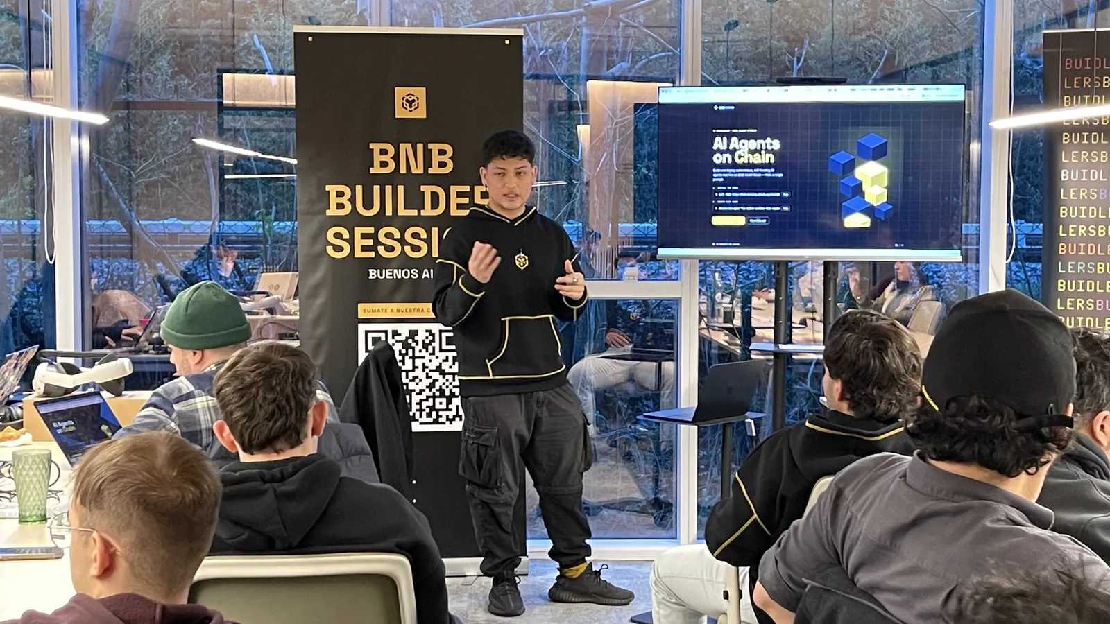 Steven speaking to the room at BNB Builder Sessions